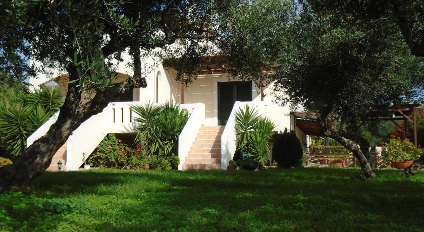 Tompras Village — Hotel in Archangelos