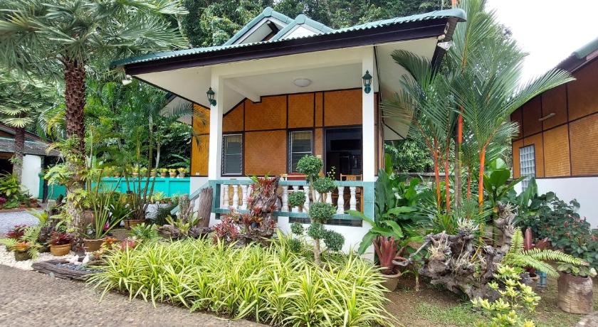 Image of Deluxe Bungalow 9