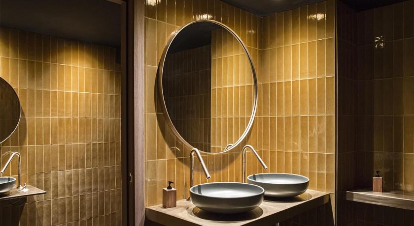 Yurbban Trafalgar Hotel