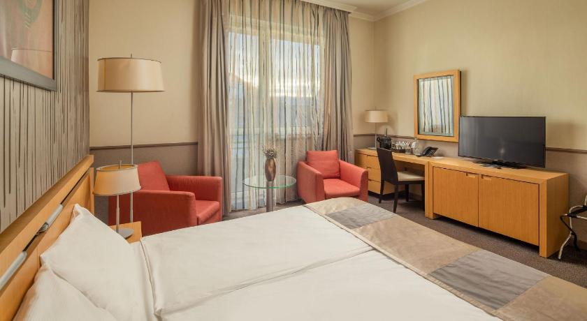 Image of Deluxe Triple Room 5
