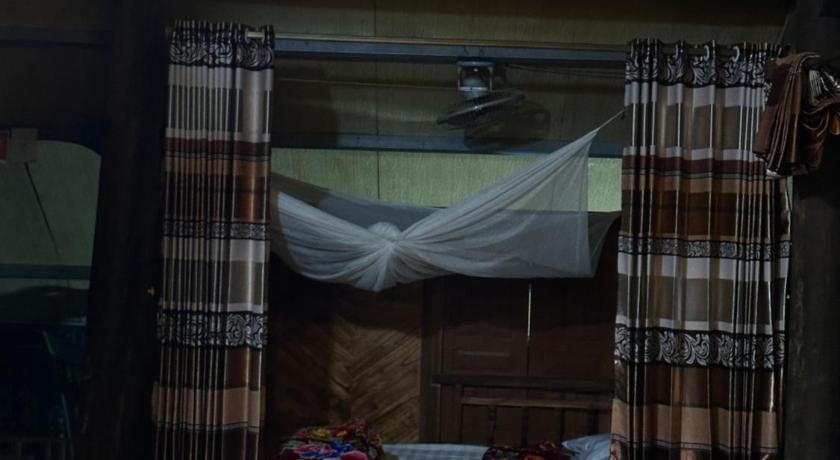 Image of Family Room with Shared Bathroom 9