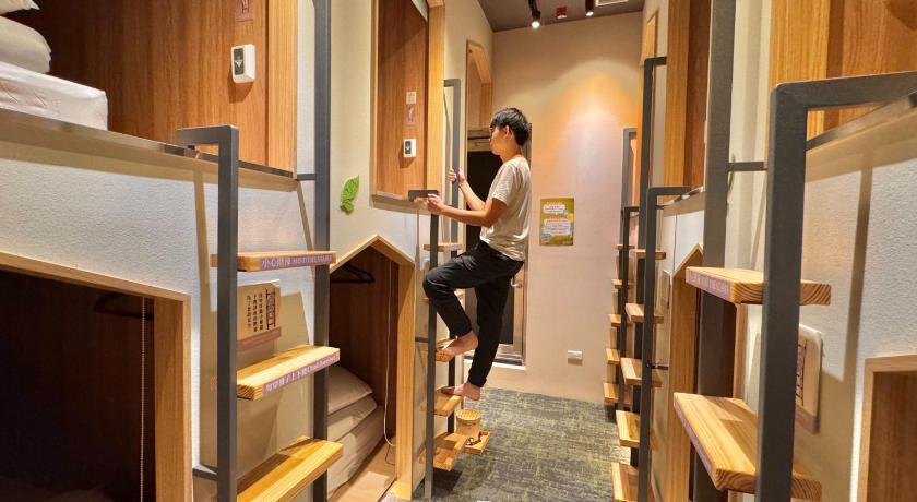 2名料金【男性専用ドミトリー】2シングルベッド (2 Single Beds for 2 People in Dormitory - Male Only)の画像 1