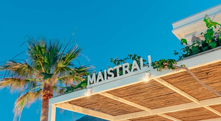Maistrali Sea View Apartments - image 7