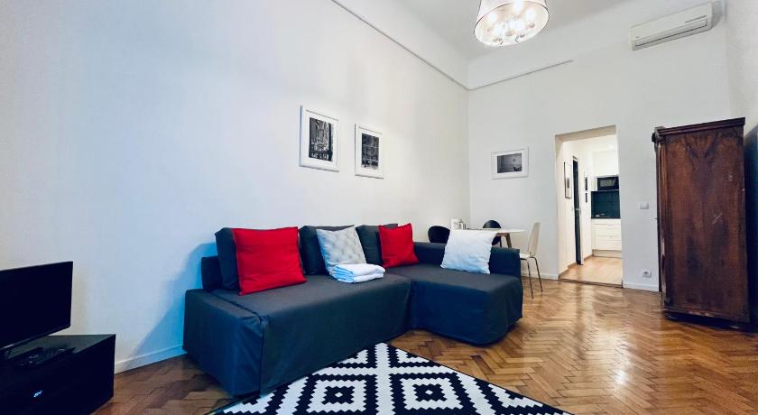 Image of Studio with Street View 3