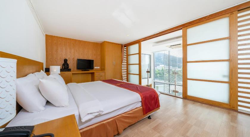 Image of 4-Bedroom Ocean View Suite 11