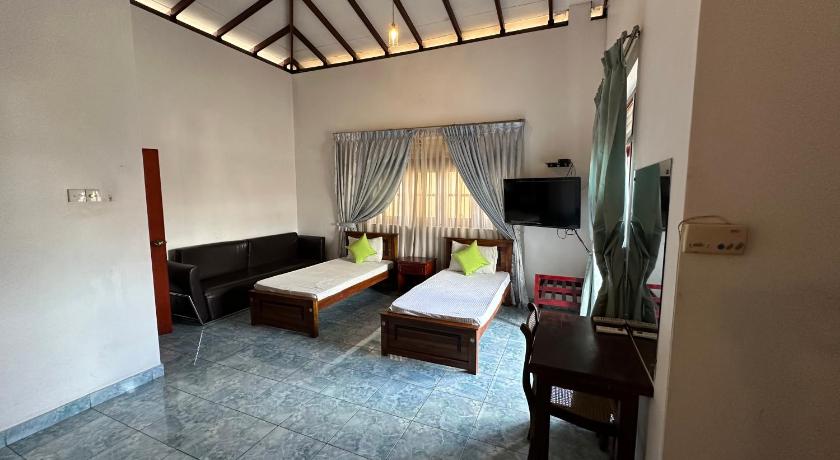 Image of Deluxe Family Suite 8