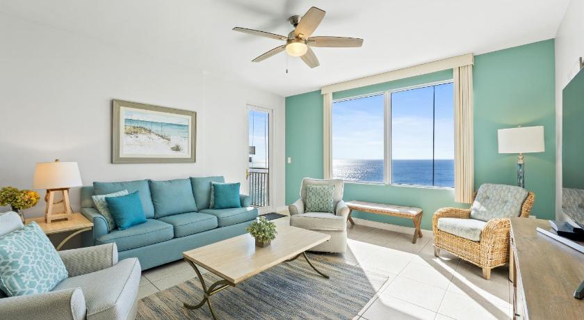 Image of Four-Bedroom Apartment with Sea View - 2006W 0