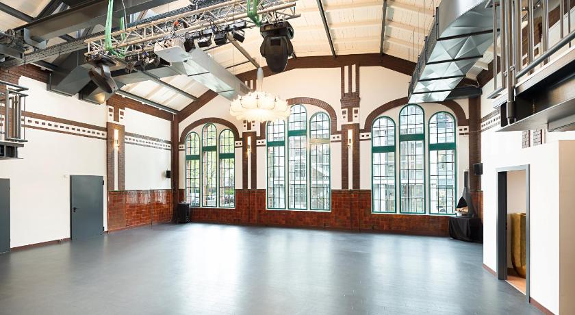 베를린 빅터스 레지덴츠-호텔 베를린 테겔 (Victor's Residenz-Hotel Berlin Tegel) 3성급 호텔 수영장