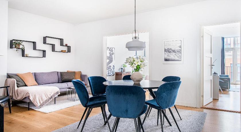 Fantastic Four-bedroom Centrally Located Apartment with a Roof Terrace - image 11