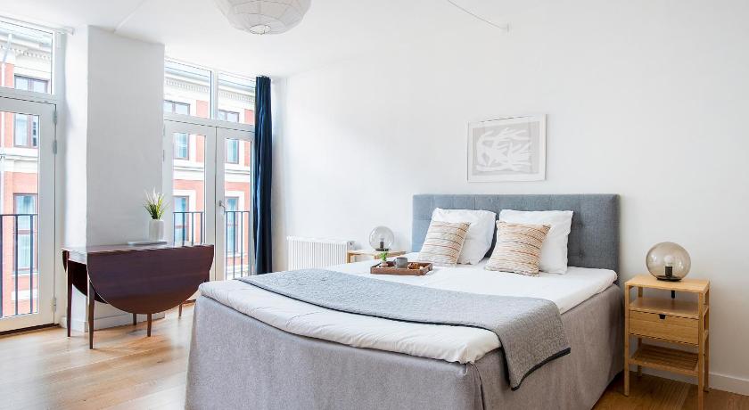 Fantastic Four-bedroom Centrally Located Apartment with a Roof Terrace - image 7