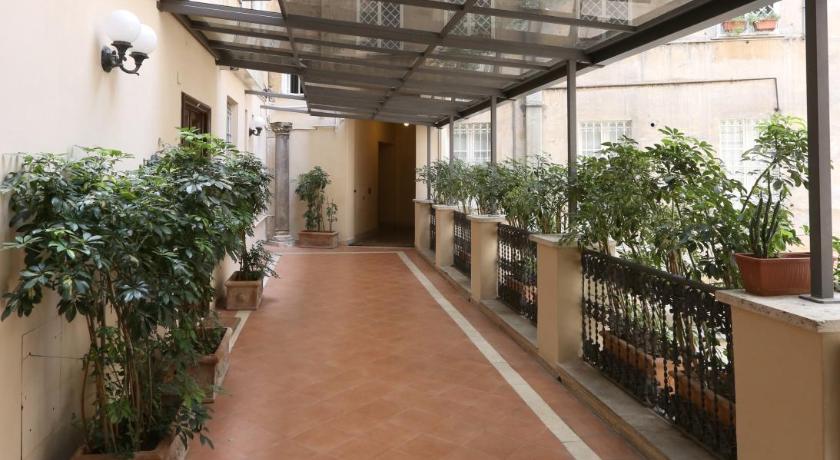 Rome Residenza Crescenzio 4-Star Hotel pool