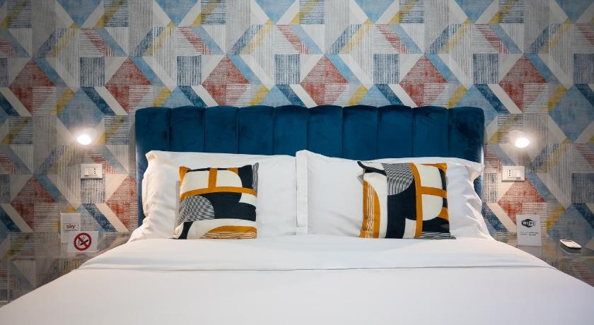Image of Deluxe Double Room with Balcony 6
