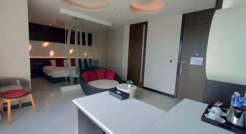 Image of Suite 15