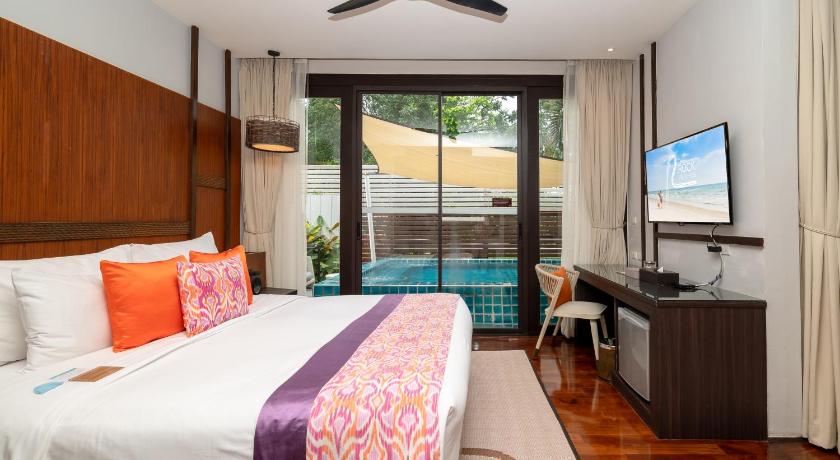 Image of Grand Family Premier Pool Suite 3