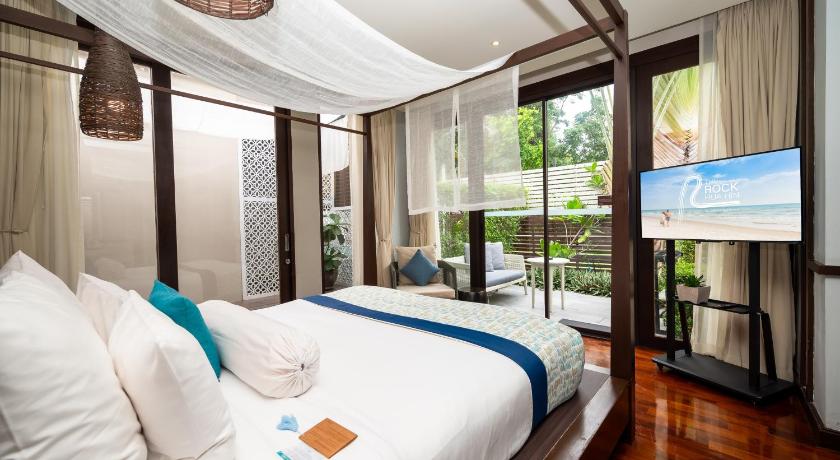 Image of Grand Family Premier Pool Suite 0
