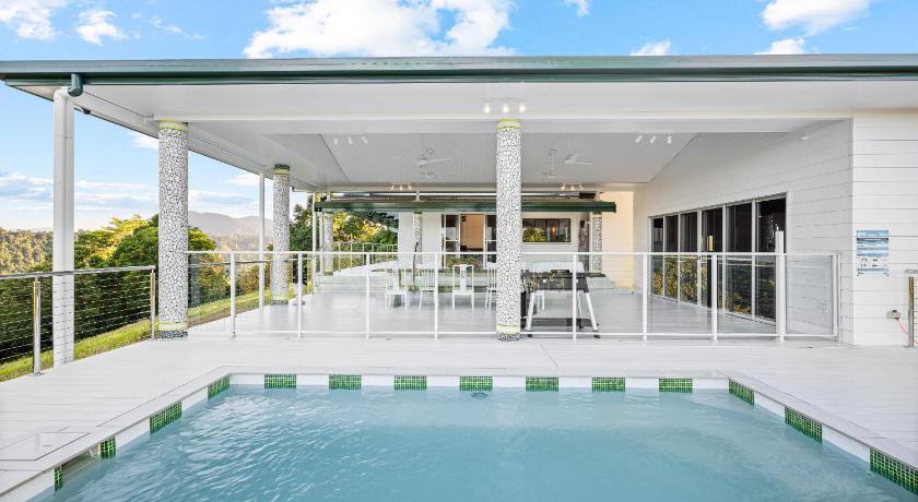 Spearmint House - Art Deco Gem in Misty Mountains