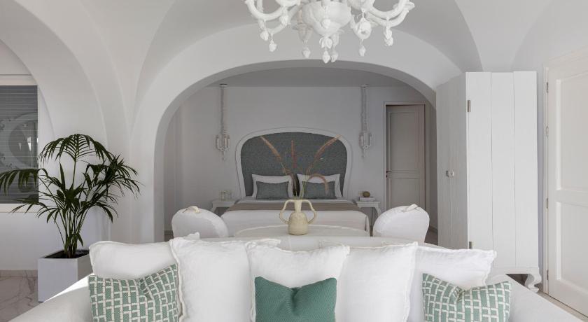 Image of Royal Pool Suite 11