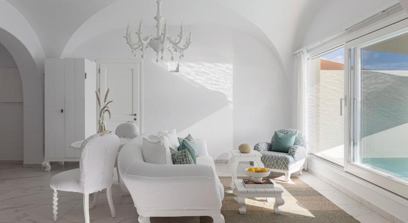 Image of Royal Pool Suite 6