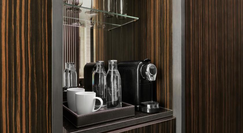 Image of Deluxe Guest room, 1 King 8