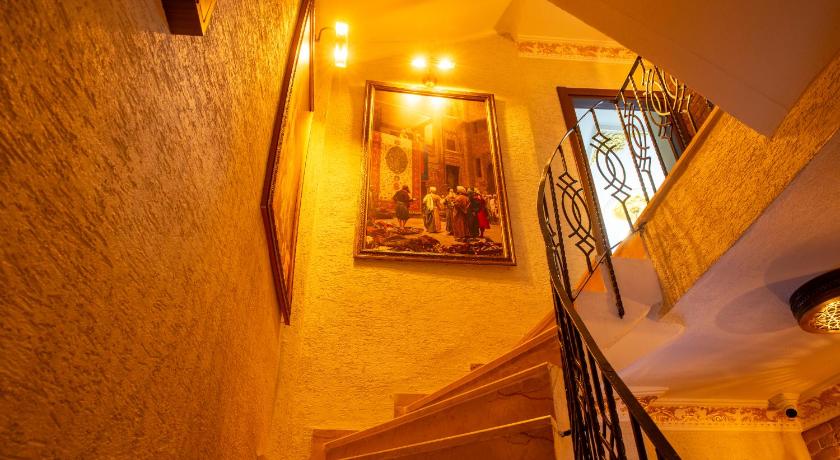 Sayina Hotel - image 2