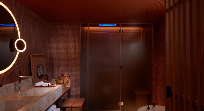 Image of L'Atelier Corner Suite - Paris rooftop view 4
