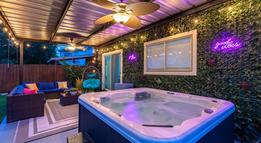 サンアントニオ GameRoom, BBQ & Hot-tub by Lackland & SeaWorld 4つ星 宿泊施設 客室