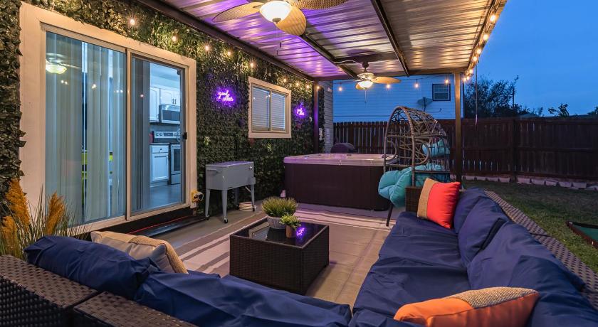 サンアントニオ GameRoom, BBQ & Hot-tub by Lackland & SeaWorld 4つ星 宿泊施設 客室
