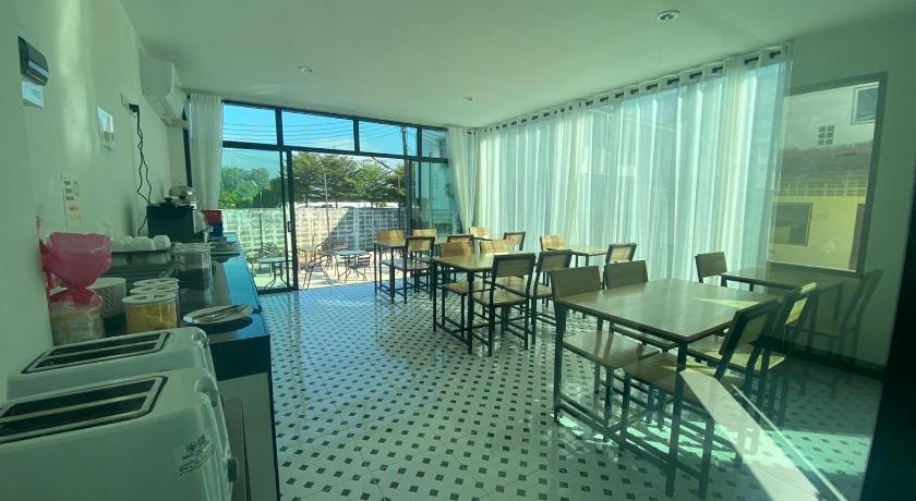 ランプーン แอ่ว-ดีLD Hotel&Residences 3つ星 ホテル レストラン