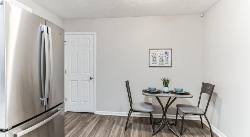 カーターズビル (GA) Sunlit Cartersville Cottage 2つ星 宿泊施設 レストラン