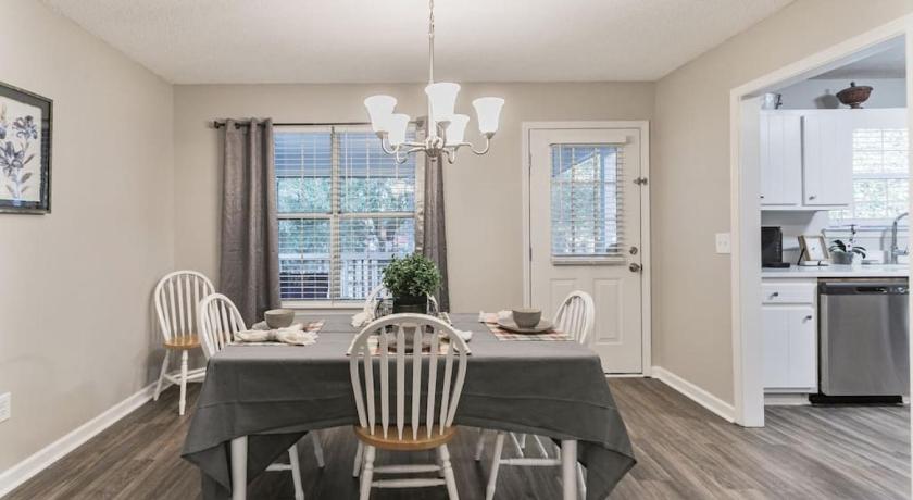 カーターズビル (GA) Sunlit Cartersville Cottage 2つ星 宿泊施設 客室