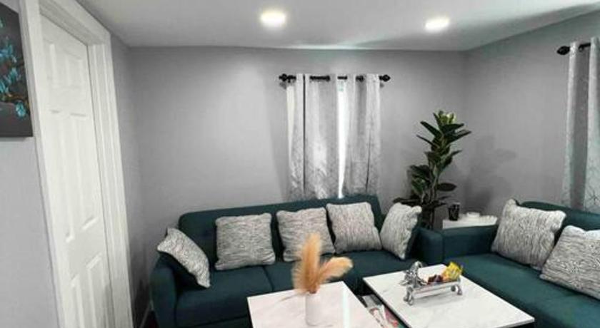 Bristol (CT) Two Bedroom Apartment on Forestville Bristol 4-Star Accommodation restaurant