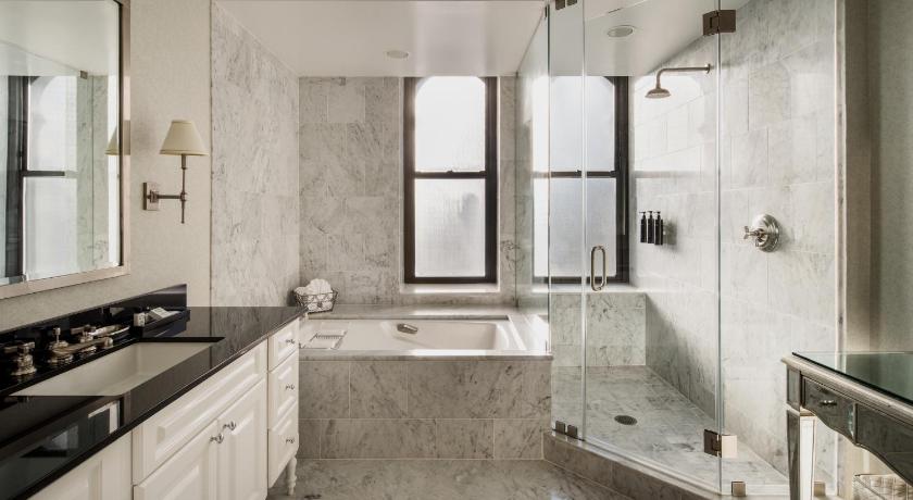 Image of Deluxe King Suite 2