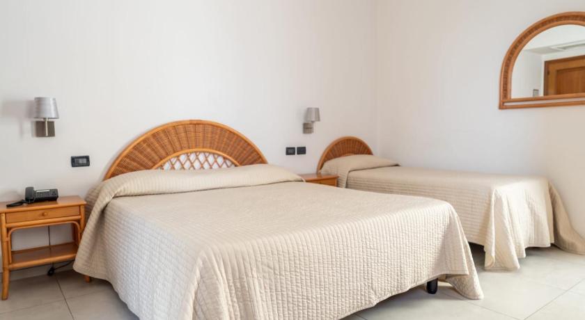 Háromszemélyes szoba kilátással a tengerre (Triple Room with Sea View) fotója 3