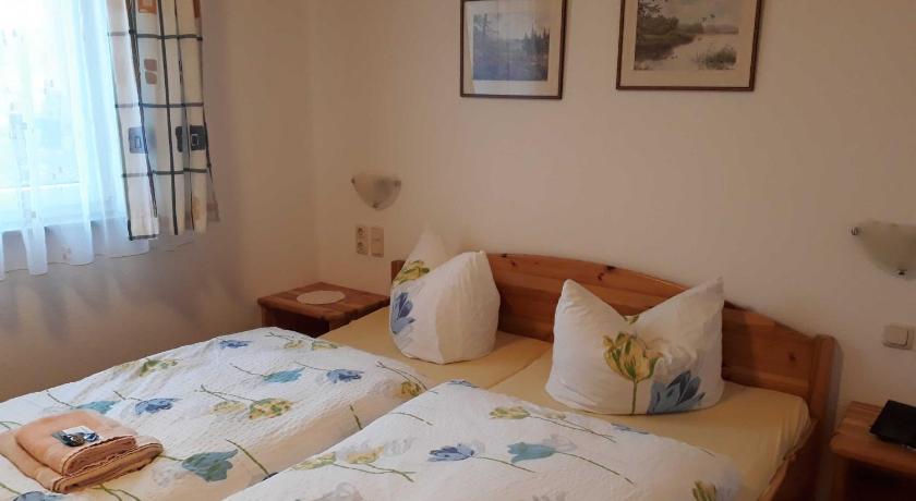 福尔 Bauernhofpension Buchsenschutz 4星级 民宿 餐厅