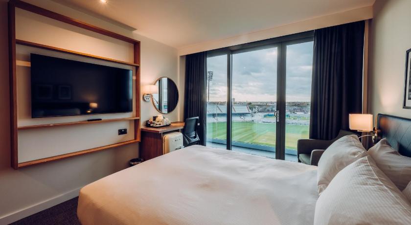 Image of King 1 Bed Suite Pitch View Room 0