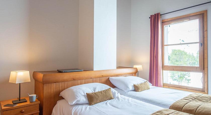 Image of Four-Bedroom Apartment - access to the outdoor pool (10 People) 8