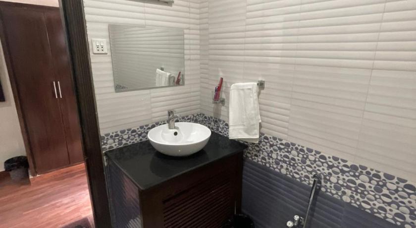 Hotel Crescent - image 15