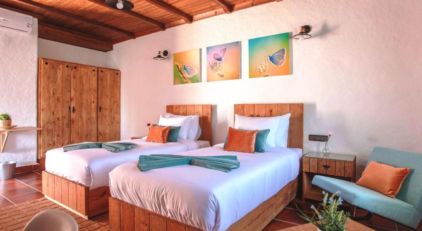 Room in Bungalow - Triple Bungalow 6 - El Cortijo Chefchaeun Hotel Spa