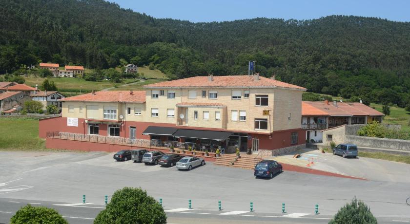 Hostal Baviera — Hotel in Unquera