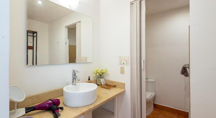 Image of Standard Suite with Balcony and Sea View 7