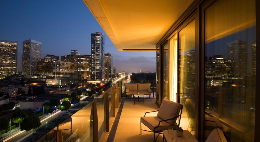 Image of DELUXE CORNER JUNIOR SUITE HEARING ACCESSIBLE 1
