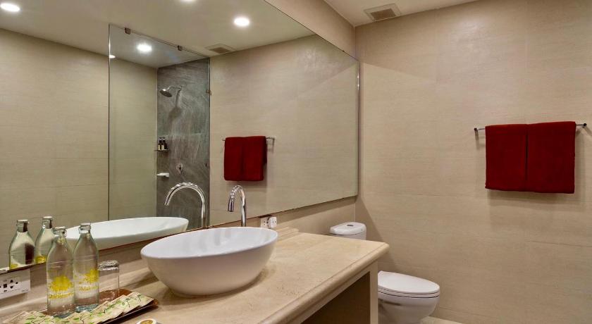 Image of Luxury Beachfront Suite 2