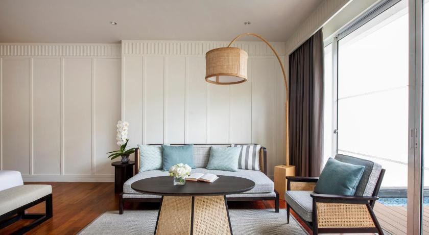 Image of 1 Bedroom Suite Pool View Club Lounge Access 5
