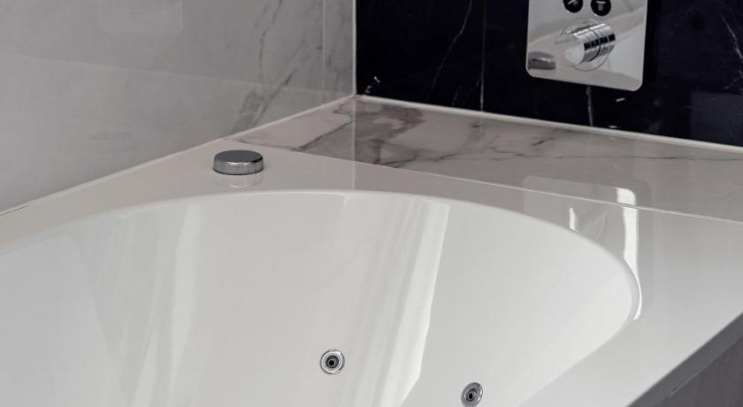 Image of Junior Suite with Spa Access 10