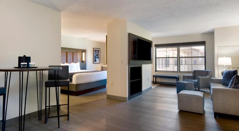 수 폴스 (SD) Clubhouse Hotel and Suites - Sioux Falls 3성급 숙소 수영장