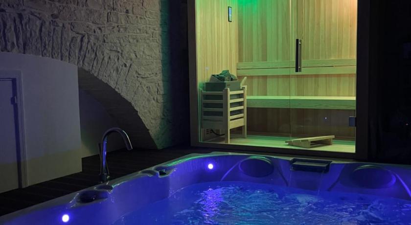 Augustus luxury suite
