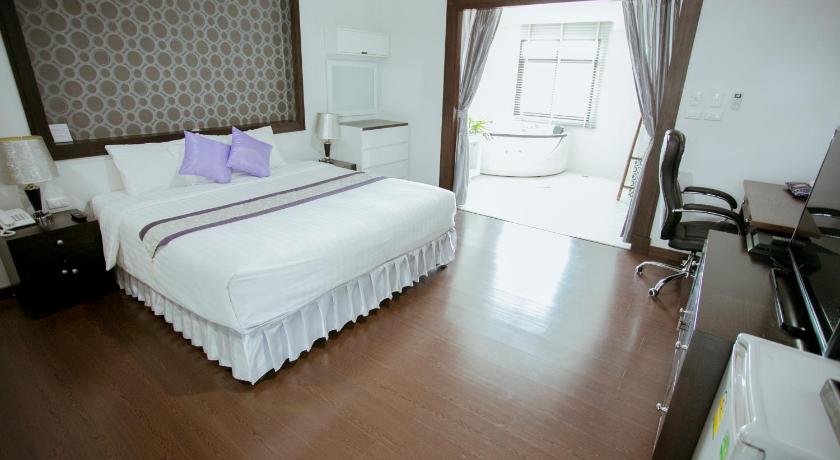 Image of Deluxe Suite 13