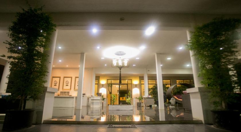 プラチンブリ The Desiign Hotel 4つ星 ホテル プール