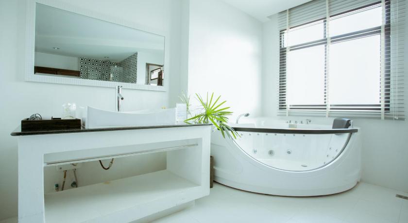 Image of Deluxe Suite 17