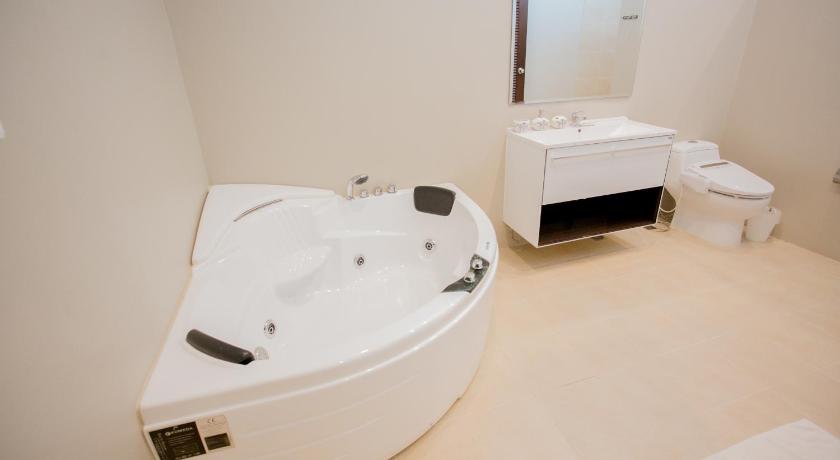 Image of Executive Suite 12